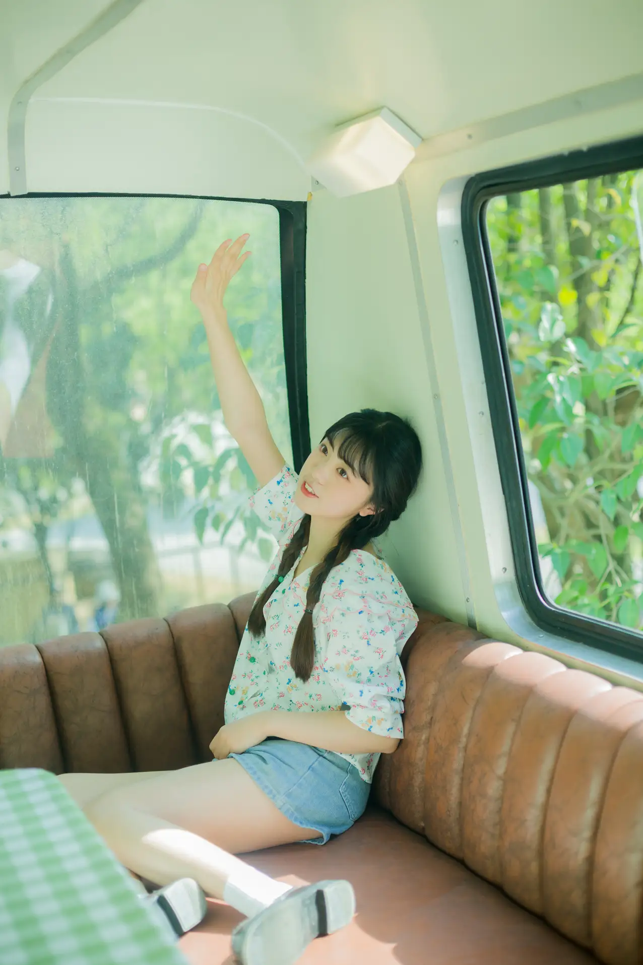 [YITUYU] 2022.09.11 Vol.1922 – The happiness hidden in the corner of the bus Cute bubbles#[28P]-15